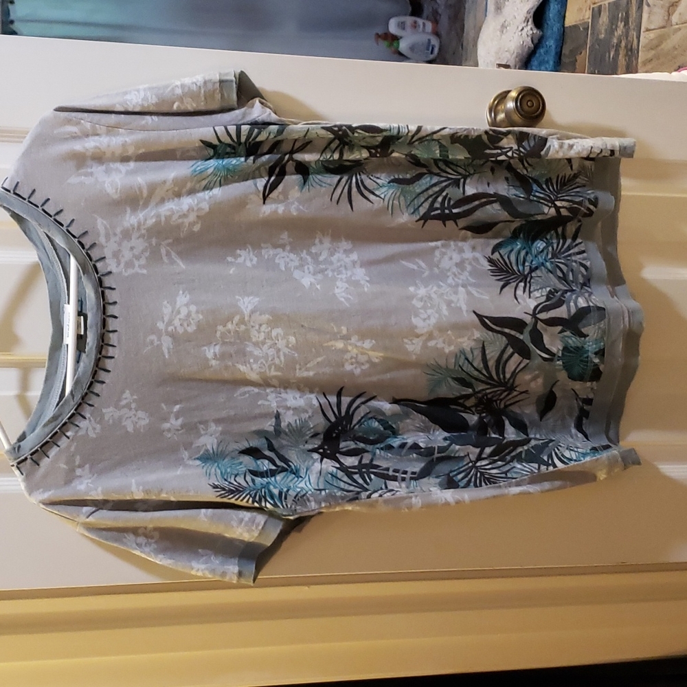 Casual Forest-Print Scoop Neck Women's Top - Gray/Teal